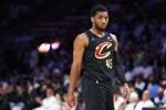 效率不高！米切尔半场16中7拿到15分 三分6中1